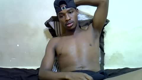 Snapshot of kimzsguyz chatting on March 2, 7:15 am kimzsguyz online show from March 2, 7:15 am