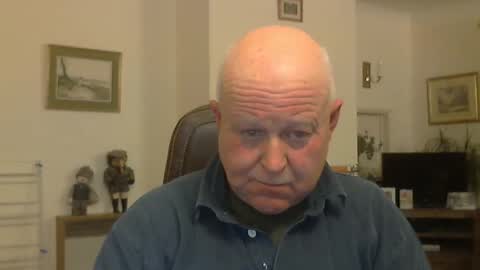 kindahairy4u online show from December 31, 8:02 pm