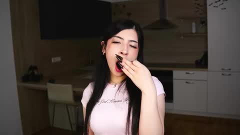 Snapshot of kindraevert chatting on November 6, 4:57 am Megan online show from November 6, 4:57 am