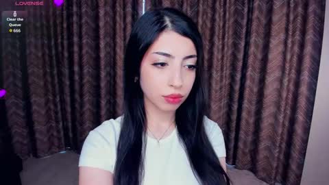 Snapshot of kindraevert chatting on November 17, 5:02 am Megan online show from November 17, 5:02 am