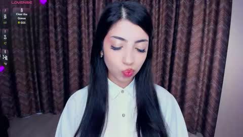 Snapshot of kindraevert chatting on November 18, 6:07 am Megan online show from November 18, 6:07 am