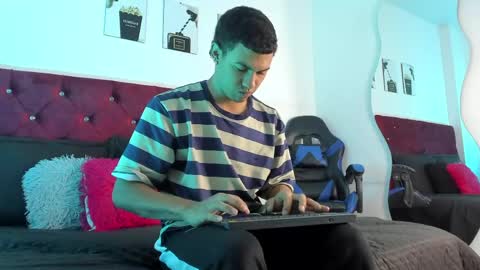 Snapshot of king_ares1 chatting on May 14, 11:06 am king_ares1 online show from May 14, 11:06 am