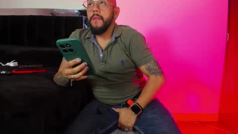 king_bear_25 online show from March 3, 1:12 am