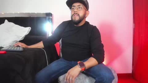 king_bear_25 online show from March 4, 2:06 am