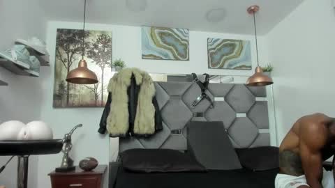 Snapshot of king_fitt_ chatting on December 29, 1:24 am HOT MEN BLACK online show from December 29, 1:24 am