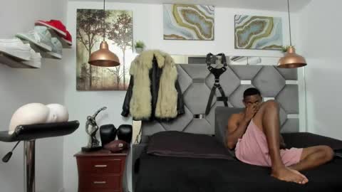 Snapshot of king_fitt_ chatting on January 30, 2:47 pm HOT MEN BLACK online show from January 30, 2:47 pm