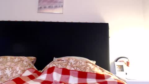 sexysexyhotwetpinkredpussy online show from June 21, 9:06 pm