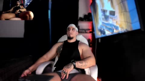 King Bear online show from December 5, 8:33 pm