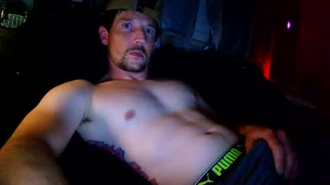 Snapshot of kinglee5150 chatting on April 27, 10:57 am kingqueenofthesouth318 online show from April 27, 10:57 am