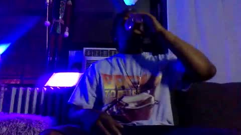 Snapshot of kinglibra420 chatting on January 11, 5:20 am loyal fuck online show from January 11, 5:20 am