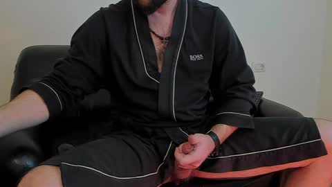 Snapshot of kingmallcom chatting on December 15, 9:35 am The King online show from December 15, 9:35 am