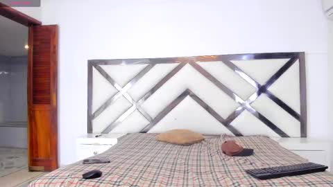 kingmaverickx online show from April 18, 2:15 am