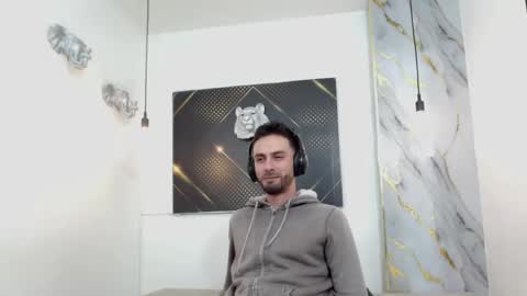 KING  online show from April 15, 3:35 am