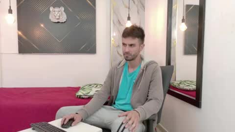 KING  online show from June 1, 4:03 am