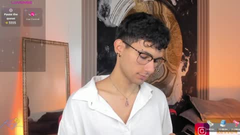  A L E X  online show from April 10, 3:01 am