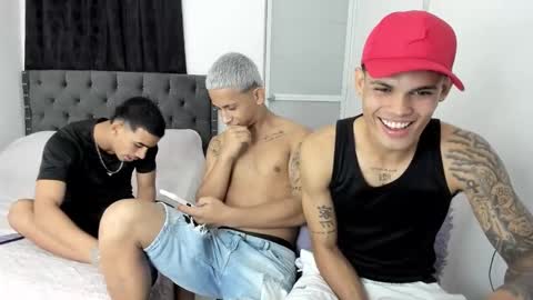 DOMINANT ALPHA KINGS online show from November 30, 10:47 pm