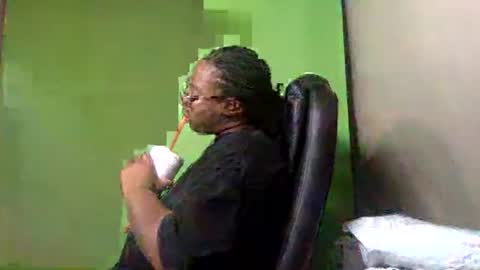 Snapshot of kingstudiobest chatting on December 10, 2:05 am kingstudiobestactor1 online show from December 10, 2:05 am
