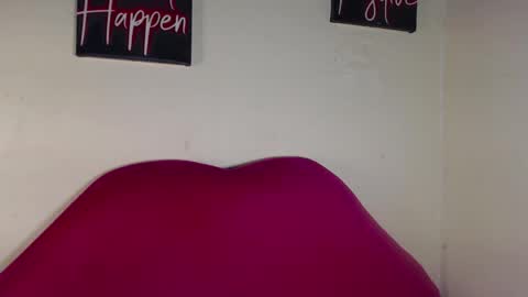Snapshot of kinky_me1 chatting on April 27, 7:39 am princess online show from April 27, 7:39 am