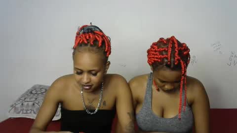 Snapshot of kinky_secrett chatting on September 22, 6:54 pm Cupshee and cushey online show from September 22, 6:54 pm