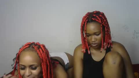 Snapshot of kinky_secrett chatting on September 24, 4:32 pm Cupshee and cushey online show from September 24, 4:32 pm