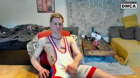kinky_spidey online show from April 19, 5:34 pm