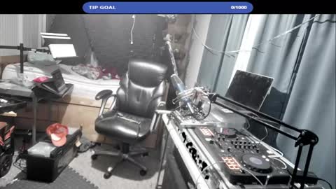 Snapshot of kinkybiguy14 chatting on September 13, 7:08 am Kinky Cassie online show from September 13, 7:08 am