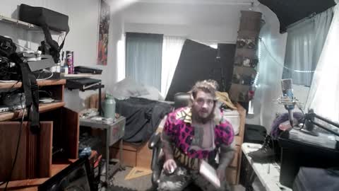 Snapshot of kinkybiguy14 chatting on October 11, 9:35 pm Kinky Cassie online show from October 11, 9:35 pm