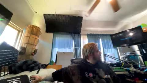 Snapshot of kinkybiguy14 chatting on June 7, 2:43 pm Kinky Cassie online show from June 7, 2:43 pm