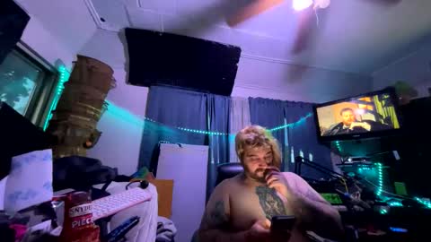 Snapshot of kinkybiguy14 chatting on June 8, 1:28 am Kinky Cassie online show from June 8, 1:28 am