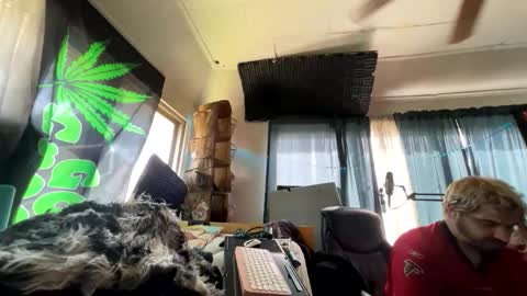 Snapshot of kinkybiguy14 chatting on June 8, 1:33 pm Kinky Cassie online show from June 8, 1:33 pm