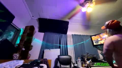 Snapshot of kinkybiguy14 chatting on June 9, 1:39 am Kinky Cassie online show from June 9, 1:39 am