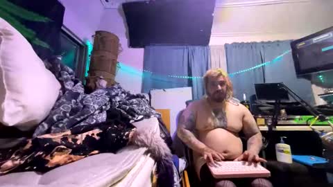 Snapshot of kinkybiguy14 chatting on June 10, 2:01 am Kinky Cassie online show from June 10, 2:01 am