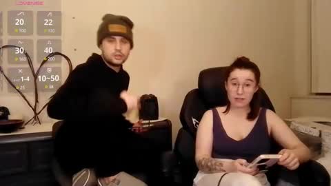 Snapshot of kinkycouple1789 chatting on December 27, 3:42 am Maysie and Hunter online show from December 27, 3:42 am