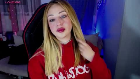  Sara  online show from December 22, 11:02 pm