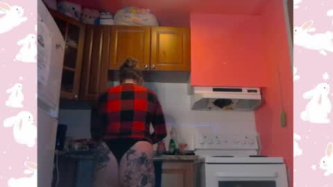 kinkyivy99 online show from April 9, 2:33 am