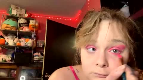 kinkyivy99 online show from April 16, 2:23 am