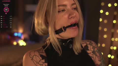 kinkylina_ online show from January 8, 4:22 pm