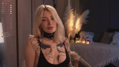 kinkylina_ online show from February 19, 5:27 pm