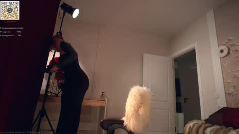 kinkylina_ online show from April 29, 5:30 pm