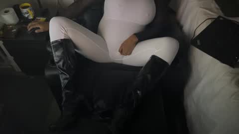 Snapshot of kinkypantyhoseman chatting on February 24, 10:58 pm kinkypantyhoseman online show from February 24, 10:58 pm