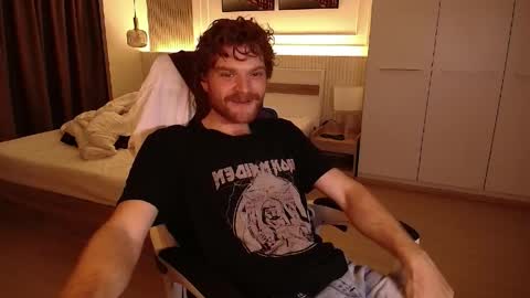 Snapshot of kinkypumpkin chatting on April 10, 7:02 am Kenny online show from April 10, 7:02 am