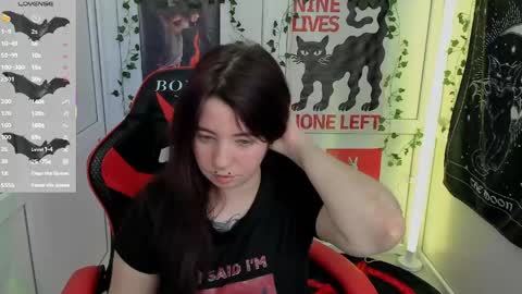 Snapshot of kinkysuka_ chatting on May 22, 12:22 pm meow online show from May 22, 12:22 pm