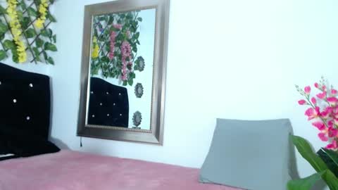 Snapshot of kinkysweet__ chatting on February 24, 12:52 am Isabella online show from February 24, 12:52 am