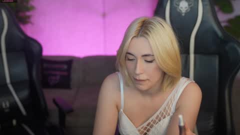 Snapshot of kira0541 chatting on April 17, 2:31 pm Sweet girls online show from April 17, 2:31 pm