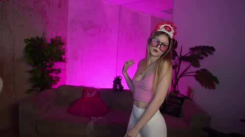 Snapshot of kira0541 chatting on May 23, 6:45 pm Sweet girls online show from May 23, 6:45 pm