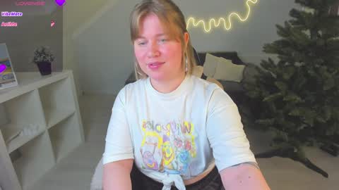 Snapshot of kira_citro chatting on December 8, 3:13 pm Kira NEXT STREAM December 4 5pm CET 11am EST online show from December 8, 3:13 pm