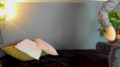 kira_exe online show from April 9, 11:37 am