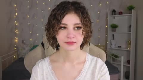 Snapshot of kira_fluffy chatting on May 22, 5:58 am Kira online show from May 22, 5:58 am