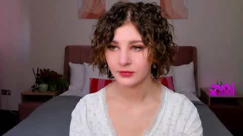 Snapshot of kira_fluffy chatting on May 25, 12:16 am Kira online show from May 25, 12:16 am