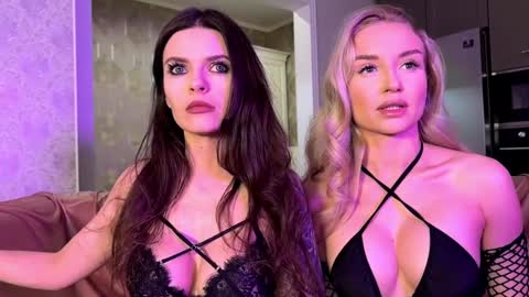 Kira and friends online show from December 7, 6:26 pm